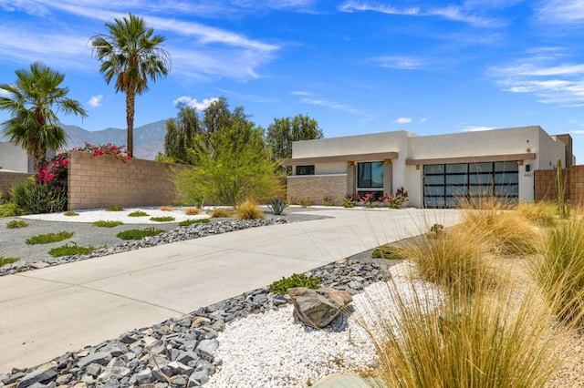 view of front of house featuring a mountain view