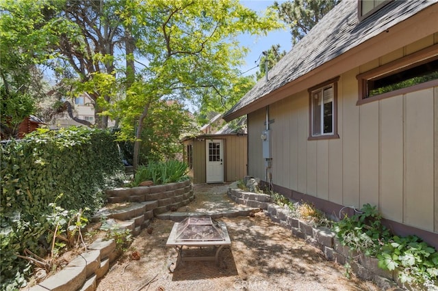 view of yard with a fire pit