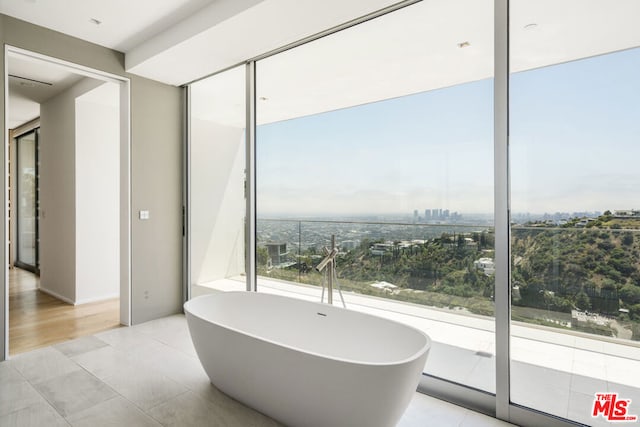 bathroom featuring a bathing tub