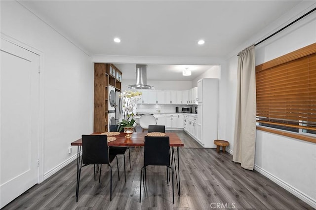 dining area with baseboards, recessed lighting, and dark wood-style floors
