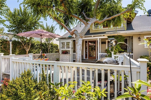 view of front of home featuring a deck