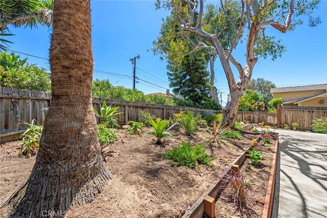 1585 Catalina, Laguna Beach, CA 92651 - fenced backyard with a patio area