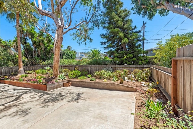 1585 Catalina, Laguna Beach, CA 92651 - fenced backyard with a patio area