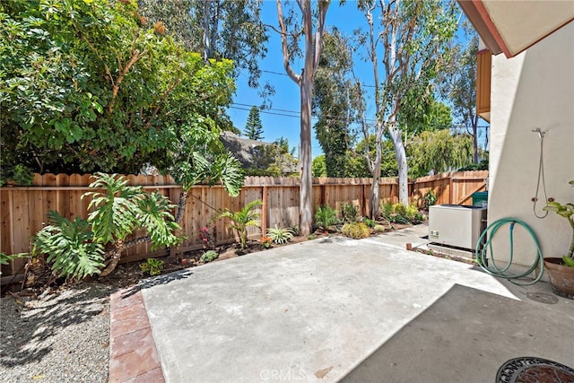 1585 Catalina, Laguna Beach, CA 92651 - fenced backyard with a patio area