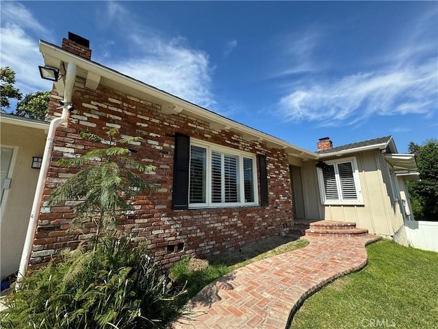 view of front of house featuring a front yard