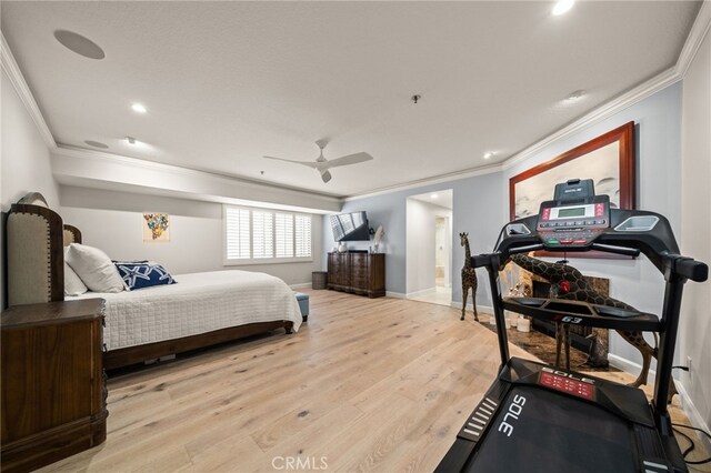 bedroom featuring light hardwood / wood-style floors, ensuite bath, ceiling fan, and ornamental molding