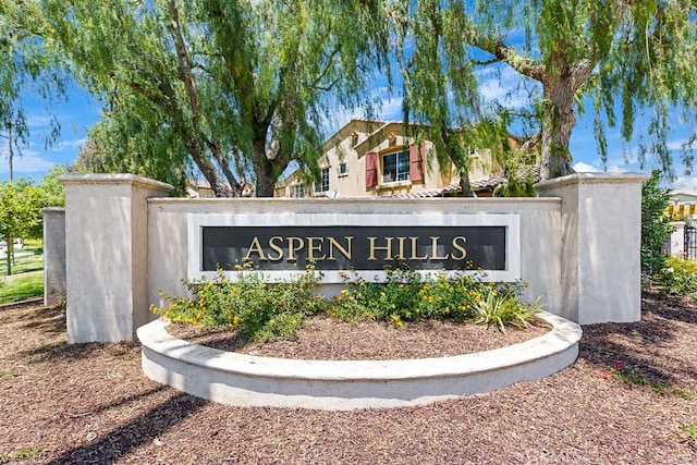 view of community / neighborhood sign