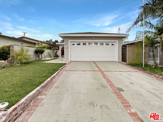 view of front of property featuring a garage and a front yard