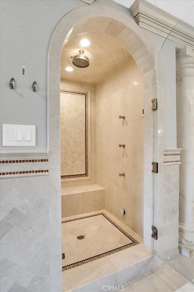 full bathroom featuring a shower stall