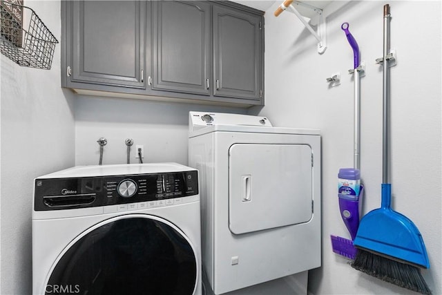 laundry room with cabinets and independent washer and dryer