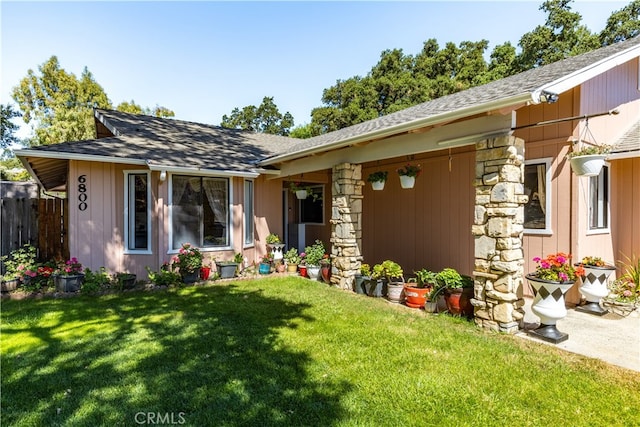 ranch-style home with a front yard