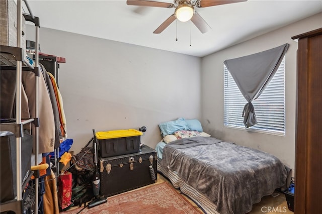 bedroom with ceiling fan