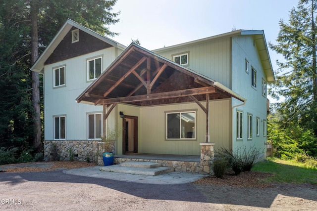 view of front facade featuring a porch