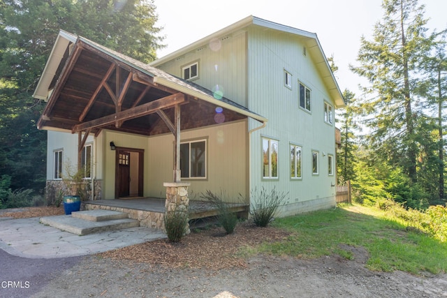 view of front of property featuring a patio area