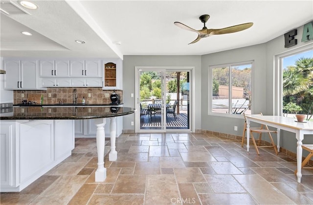 entryway featuring ceiling fan