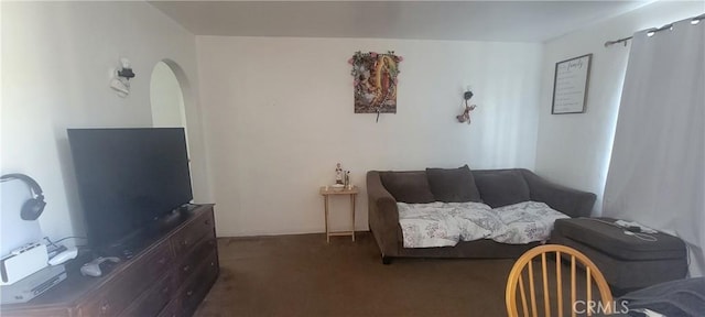 1348 E 21st St, Los Angeles, CA 90011 - carpeted living area featuring arched walkways