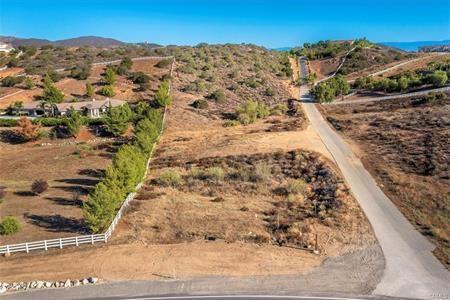 Listing photo 3 for 0 Avenida La Cresta, Murrieta CA 92562