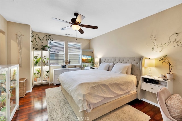 bedroom with dark wood-style flooring, visible vents, and a ceiling fan