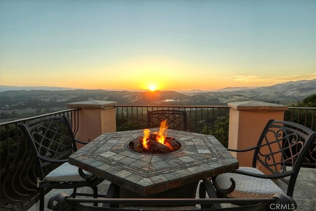 balcony featuring an outdoor fire pit and a mountain view
