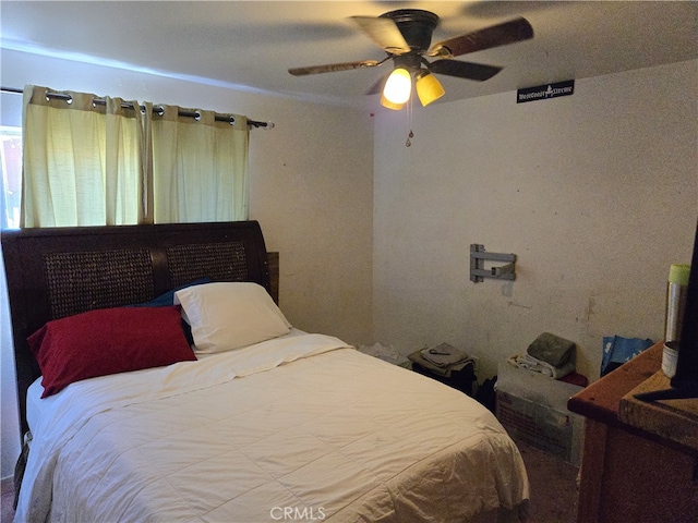 bedroom with ceiling fan