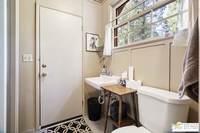 bathroom featuring sink and toilet