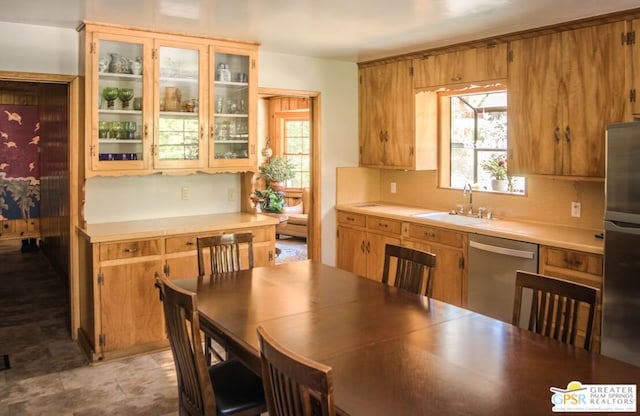 kitchen with stainless steel appliances, sink, and backsplash