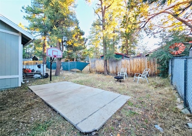 view of yard featuring a patio