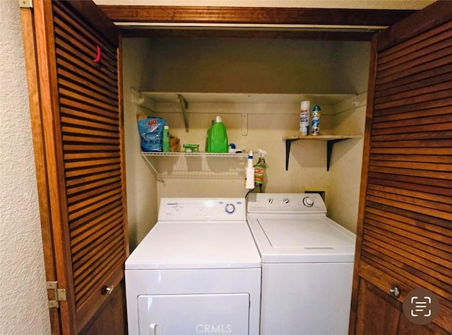 laundry room with washing machine and dryer