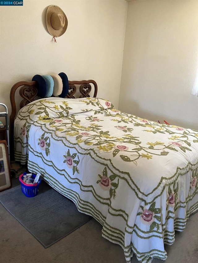 bedroom with carpet flooring