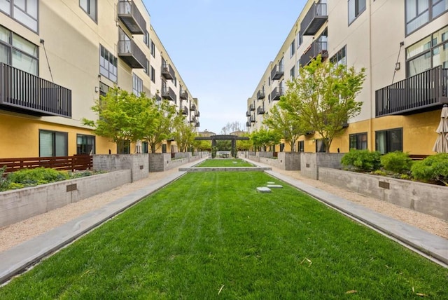 view of property's community featuring a yard