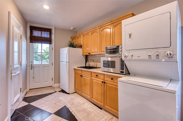 washroom featuring stacked washer / dryer, sink, and light tile patterned floors