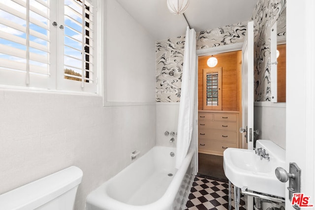 full bathroom featuring toilet, shower / bath combo, and sink