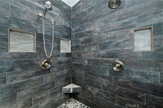 bathroom featuring a tile shower