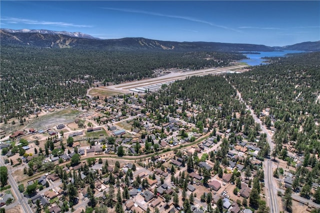 birds eye view of property featuring a mountain view