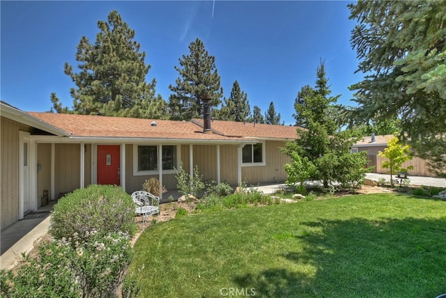 view of front of property with a front lawn