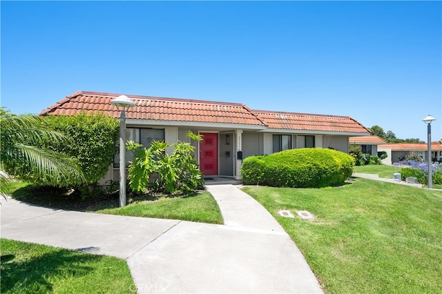 view of front of house with a front lawn