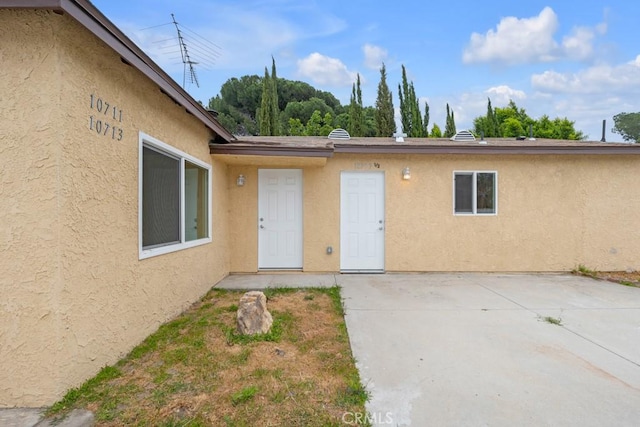 entrance to property featuring a patio area