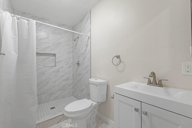 bathroom with a shower with curtain, vanity, and toilet