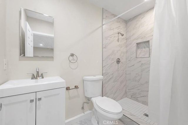 bathroom featuring a shower with curtain, vanity, and toilet