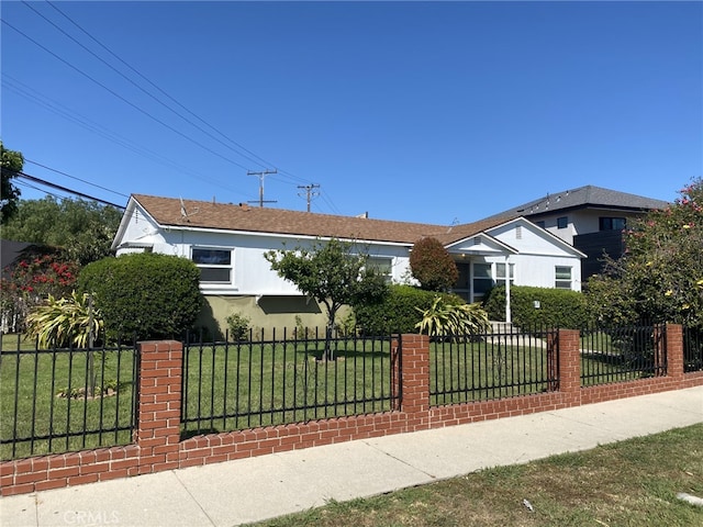 view of front of property with a front lawn