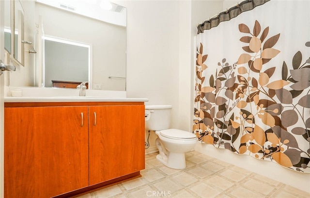 full bathroom featuring vanity, shower / bath combo with shower curtain, and toilet