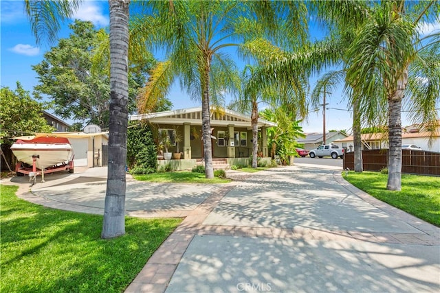 view of front of home featuring a front lawn and covered porch