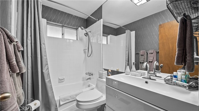 full bathroom featuring shower / bath combo with shower curtain, vanity, and toilet