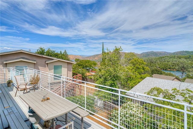 balcony featuring a mountain view