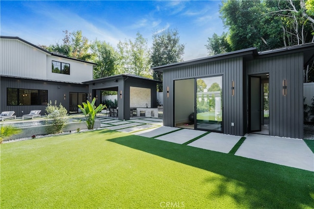 view of yard with a patio area