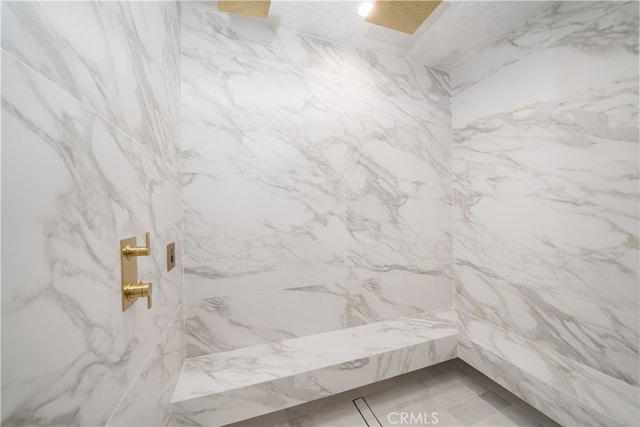 bathroom featuring a tile shower