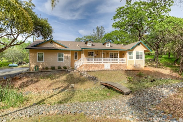 view of front of house featuring a porch