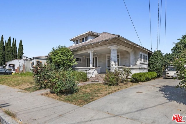 view of front of property featuring covered porch