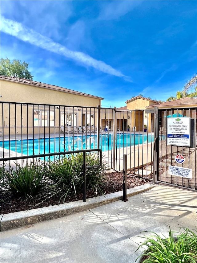 view of swimming pool