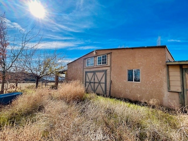 view of side of property featuring a storage shed